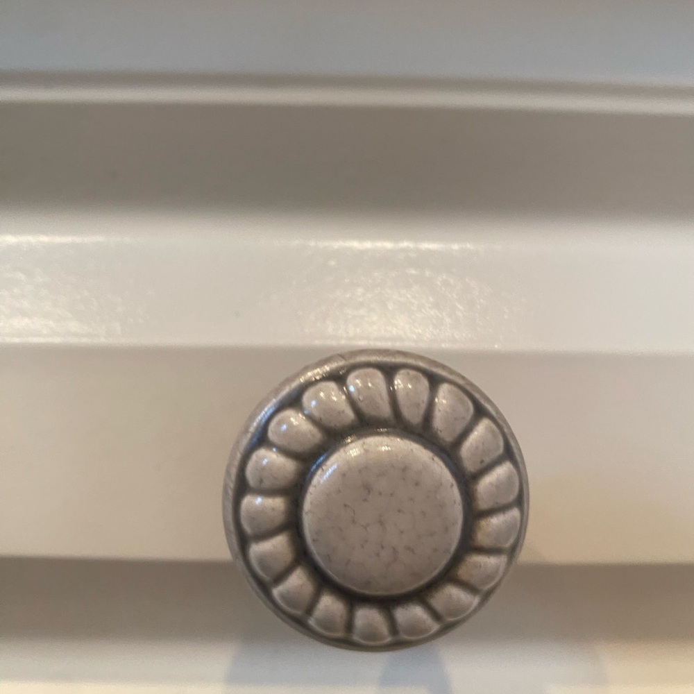 14 Amerock cabinet knobs